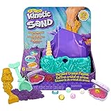 Kinetic Sand 6064333, Meerjungfrau-Kristall-Spielset, 481 g Spielsand, Goldener Schimmersand, Aufbewahrung und Werkzeuge, sensorisches Spielzeug für Kinder ab 3 Jahren, merhfarbig